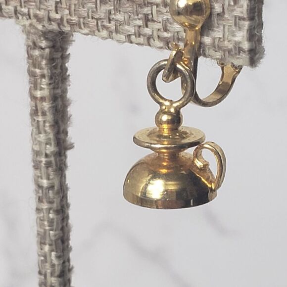 VINTAGE Goldtone Inkwell Kettle Candle Holder Clip-on Earrings - Picture 4 of 6